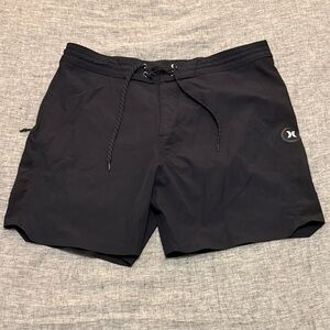 Men’s Hurley Phantom Black Board Shorts Size 32